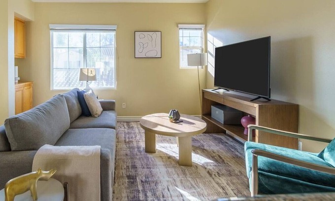Rancho Cucamonga Apartment | Landing at Terraza Del Sol - 2 Bedrooms in Downtown Rancho Cucamonga