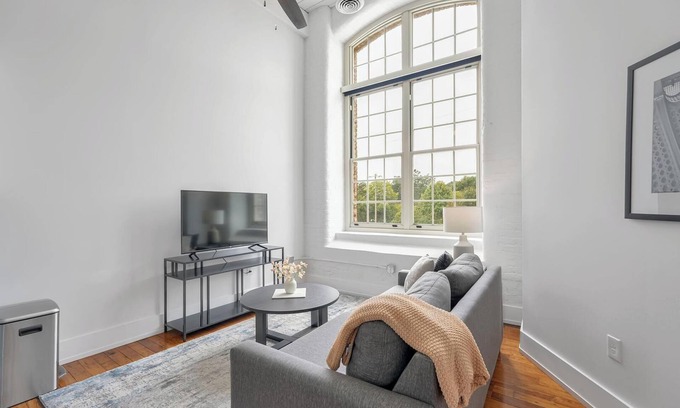 Sans Souci Apartment | Landing at The American Spinning Mill - 1 Bedro.