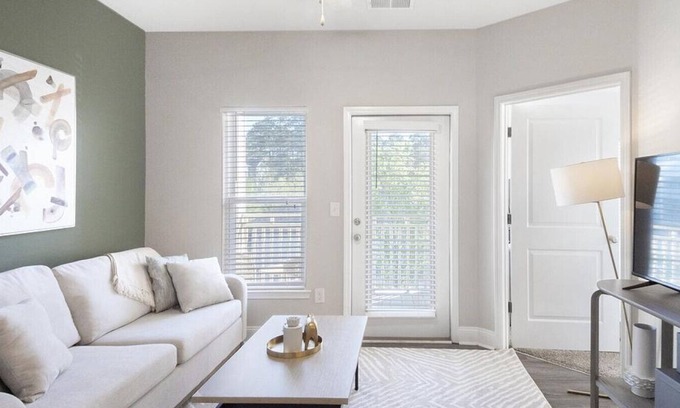 Johns Island Apartment | Landing at The Apartments at Shade Tree - 1 Bedroom in Downtown Charleston