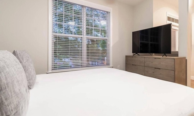 Cary Apartment | Landing at The Arboretum - 1 Bedroom in The Arboretum