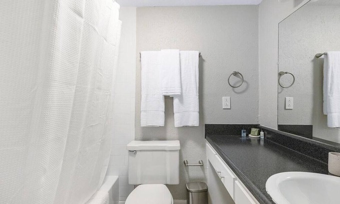 Hermitage Apartment | Landing at The Arbours of Hermitage - 3 Bedrooms in Downtown Hermitage