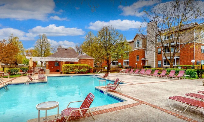 Chicago Apartment | Landing at The Green at Chevy Chase - 2 Bedrooms in Downtown Buffalo Grove