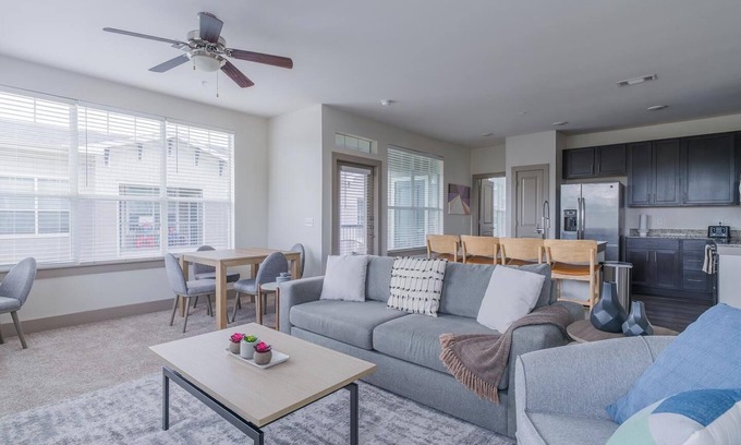 Spring Apartment | Landing at The Grayson - 2 Bedrooms in Cypressdale