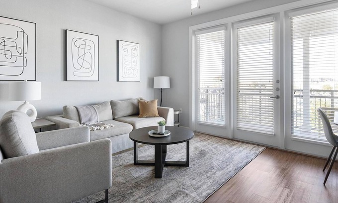 Buda Apartment | Landing at The Green at Plum Creek - 1 Bedroom .