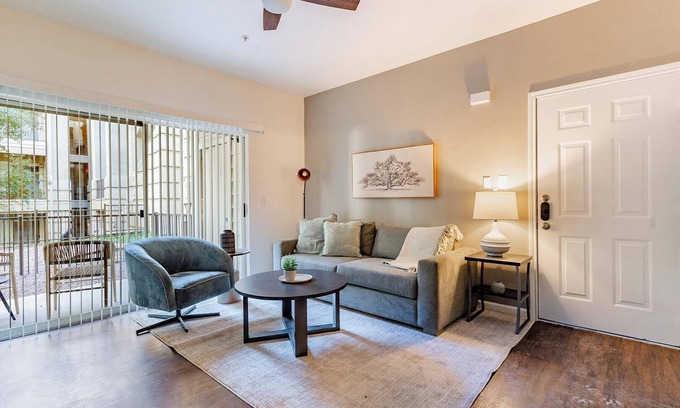 Downtown Fort Worth Apartment | Landing at The Henderson - 1 Bedroom in Downtow.