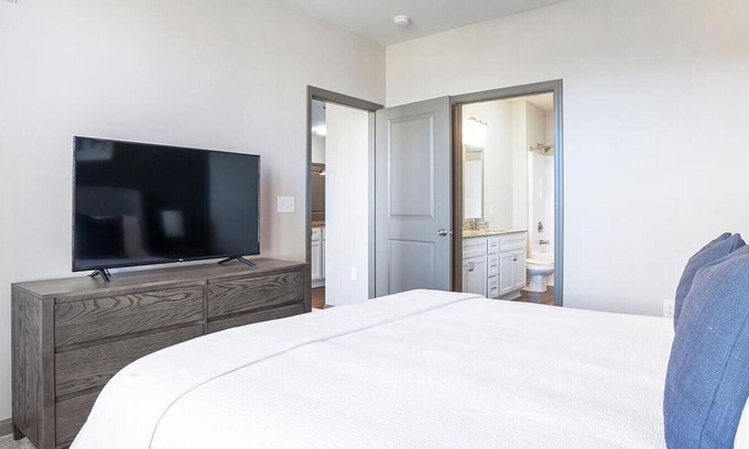 Cornelius Apartment | Landing at The Junction at Antiquity - 2 Bedrooms in Downtown Cornelius