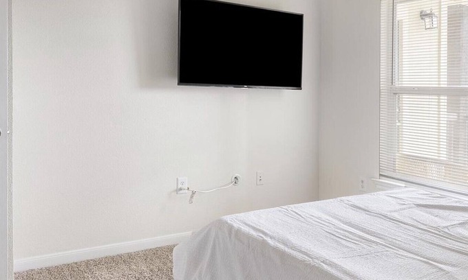 Spring Creek Apartment | Landing at The Lookout at Comanche Hill - 1 Bedroom in Woodstone