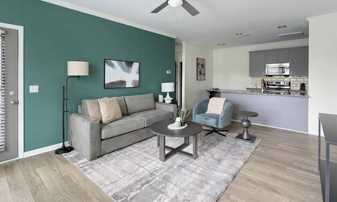 Green Hills Apartment | Landing at The Metropolitan - 1 Bedroom in Nash.