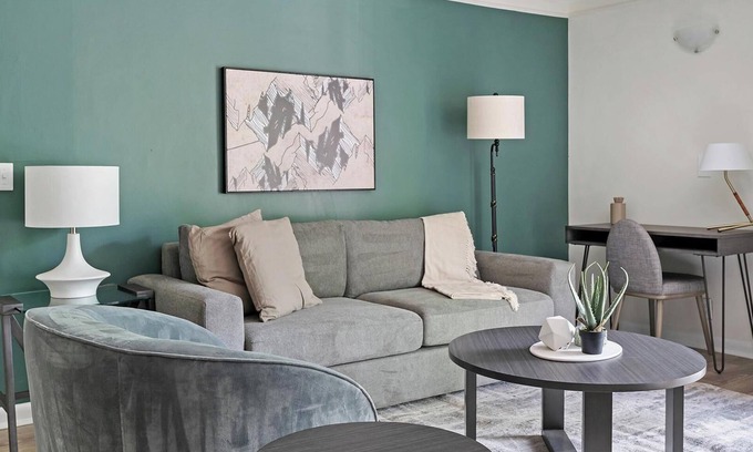 Green Hills Apartment | Landing at The Metropolitan - 1 Bedroom in Nash.