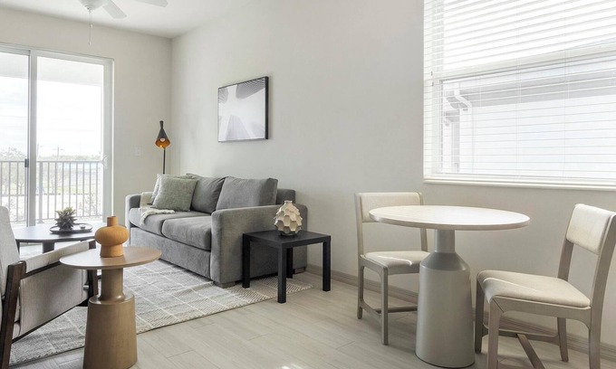 Eastwood Village Apartment | Landing at The Vistas at Eastwood - 1 Bedroom i.