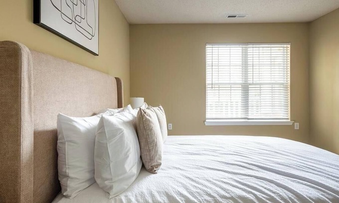 Holly Springs Apartment | Landing at Trellis Pointe - 1 Bedroom in Downtown Holly Springs