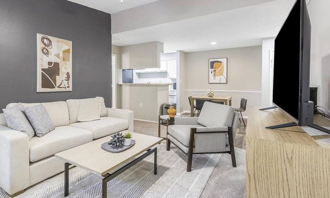 Plant City Apartment | Landing at Walden Lake - 2 Bedrooms in Downtown Plant City