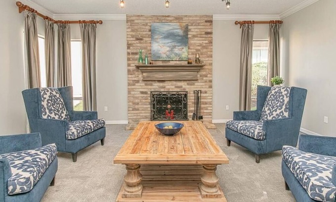Ballwin Apartment | Landing at Waterford Manors - 2 Bedrooms in Valley Park