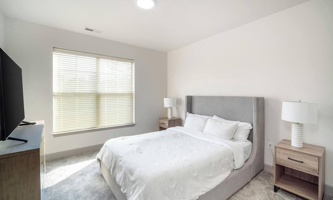 Corryville Apartment | Landing | Beautiful 1BD, Pool, Gym