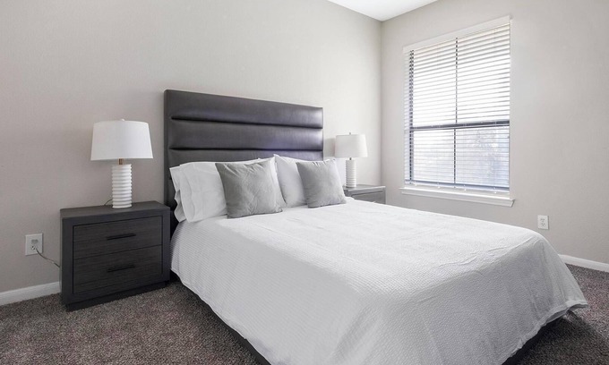 Briarforest Apartment | Landing | Beautiful 1BD, Gym, Pool