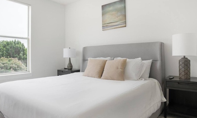 Park Central Apartment | Landing | Beautiful 1BD, Pool, Courtyard