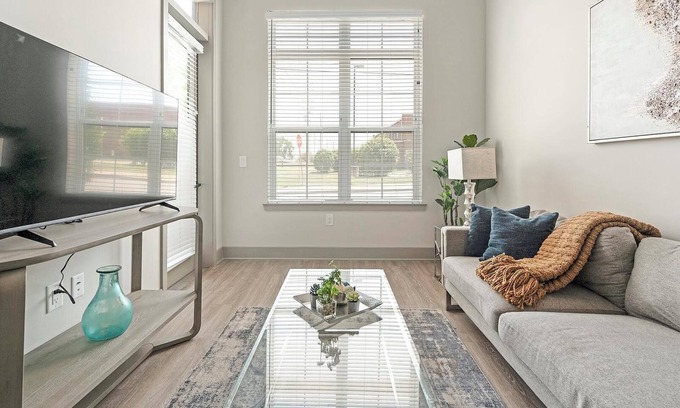 Nashville Apartment | Landing | Beautiful 1BD, Gym, Pool