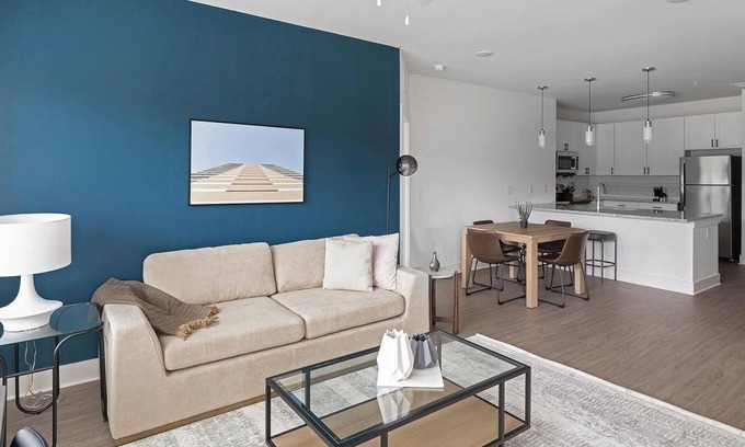 Athens Apartment | Landing | Beautiful 2BD, Gym, Yoga Studio