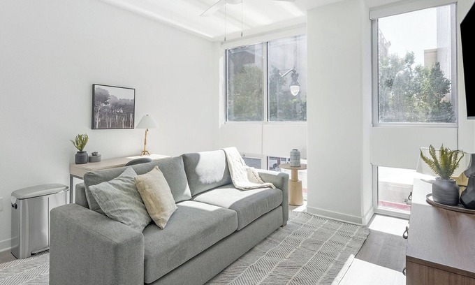 Five Points South Apartment | Landing | Beautiful Studio, Rooftop Lounge, Gym