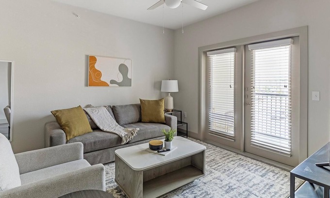 South Arlington Apartment | Landing | Chic 1BD, Clubhouse, Pool