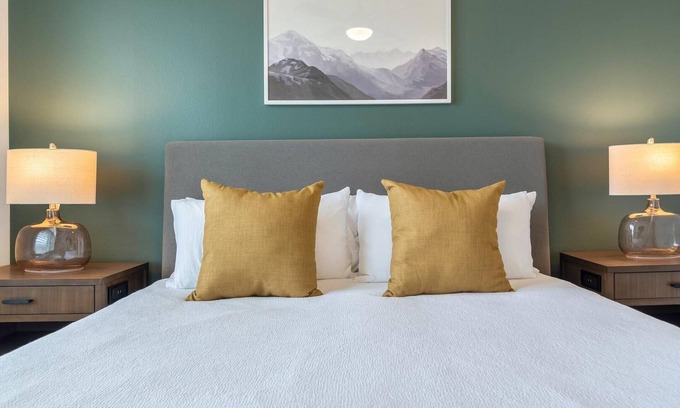 Goodyear Apartment | Landing | Chic 2BD, Clubhouse