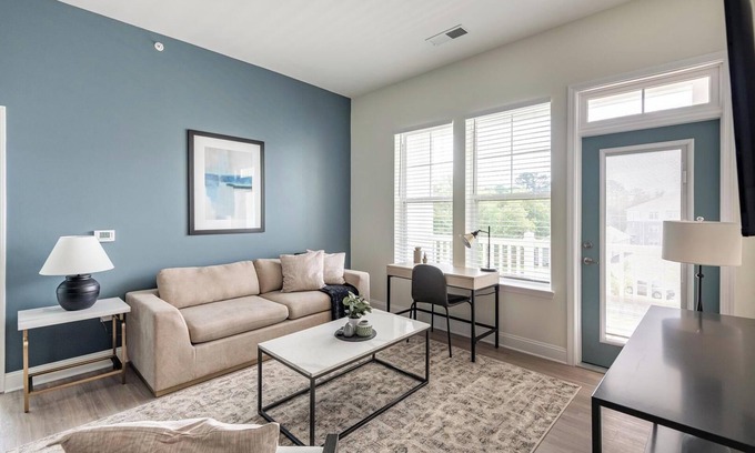 Wilmington Apartment | Landing | Chic 2BD, Pool, Gym