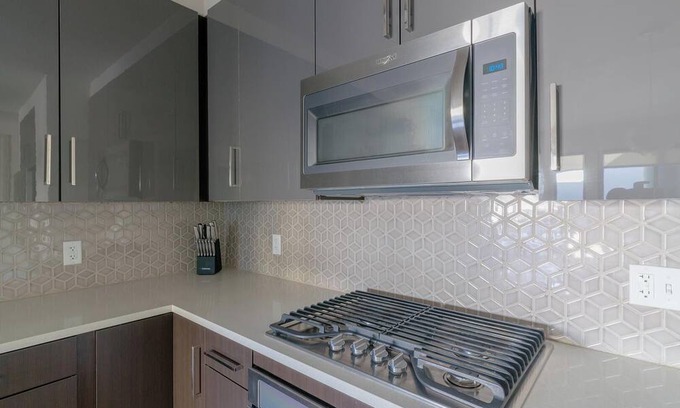 Houston Apartment | Landing | Chic 2BD, Tennis Court, Gym