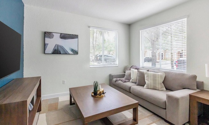 Homestead Apartment | Landing | Chic 3BD, Pool