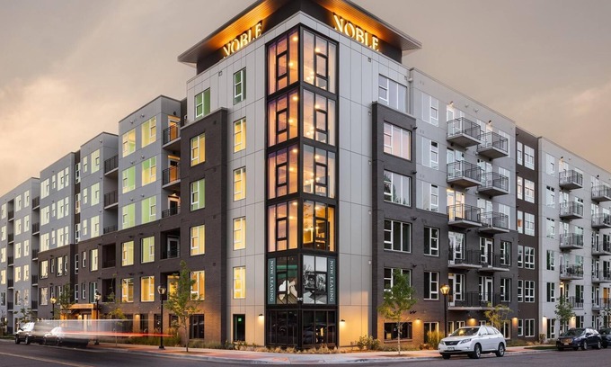 Englewood Apartment | Landing | Chic Studio, Gym, Rooftop Lounge