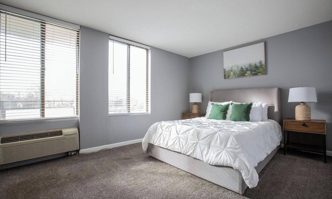 Fort Wayne Apartment | Landing | Chic Studio, Gym, Pool
