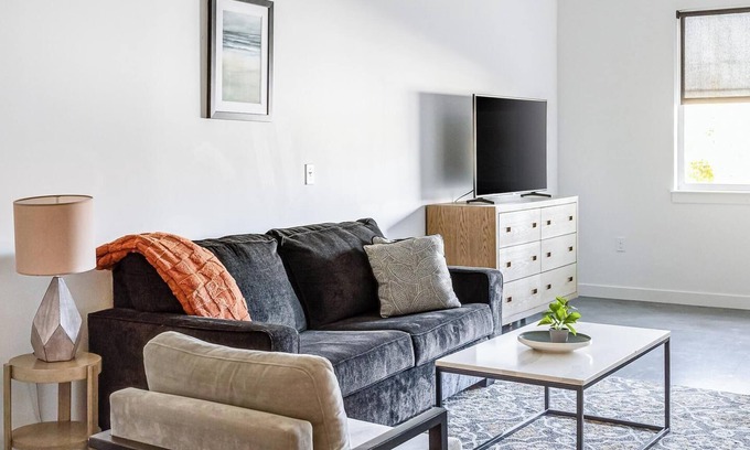 Sugar House Apartment | Landing | Incredible Studio, Gym, Rooftop Lounge