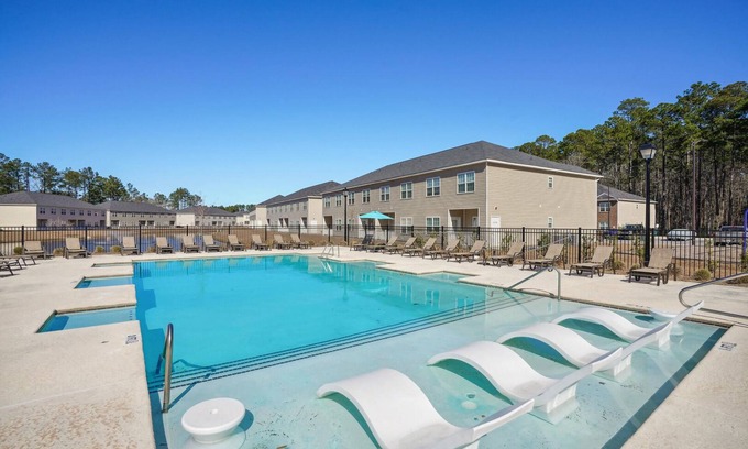 Bloomingdale Apartment | Landing | Incredible 2BD, Gym, Pool