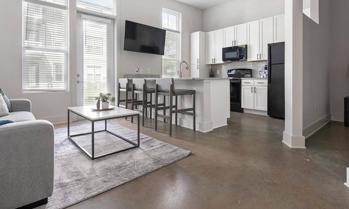 Charlotte Apartment | Landing | Incredible Studio, Clubhouse, Gym