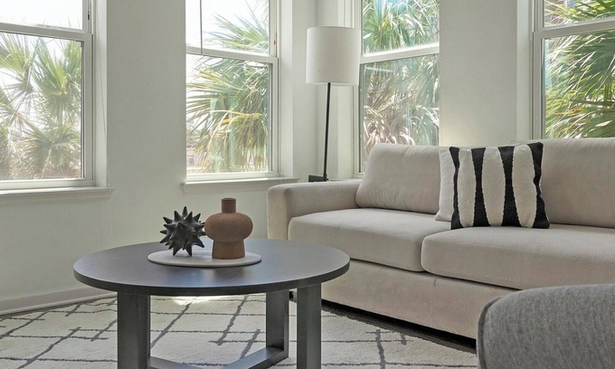 San Marco Apartment | Landing | Incredible 2BD, Yoga Studio, Gym