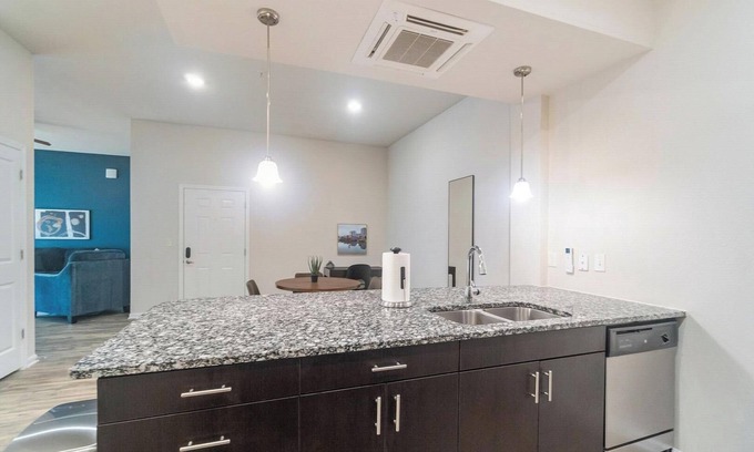 Charlotte Apartment | Landing | Modern 1BD, Clubhouse, Gym