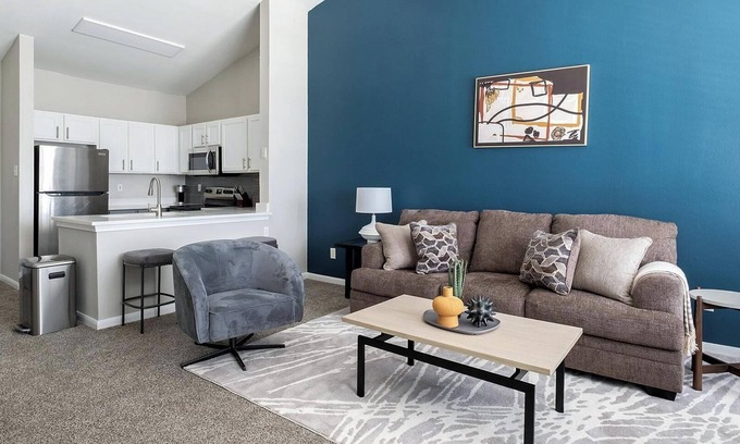 George Bush Park/Eldridge Apartment | Landing | Modern 1BD, Gym