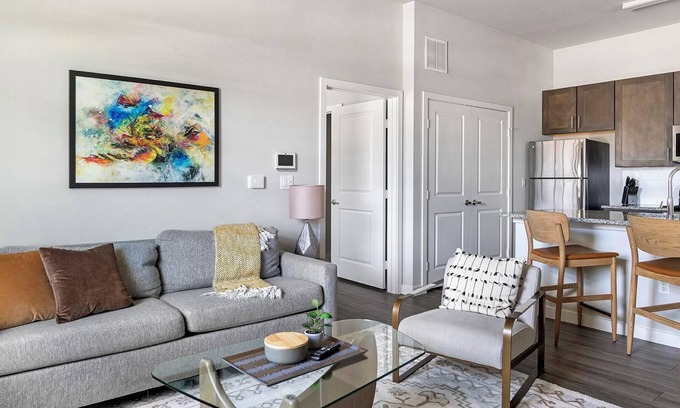 Dallas Apartment | Landing | Modern 1BD, Pool, Gym