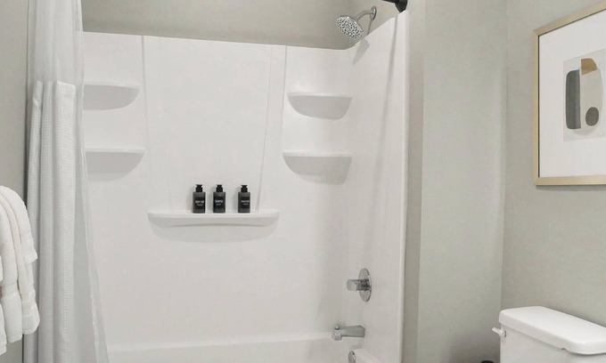 Fort Myers Apartment | Landing | Modern 1BD, Yoga Studio, Gym