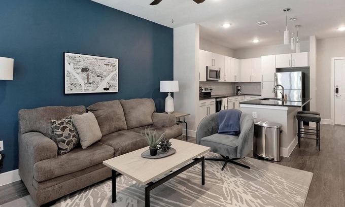 Allen Apartment | Landing | Modern 1BD, Yoga Studio, Pool