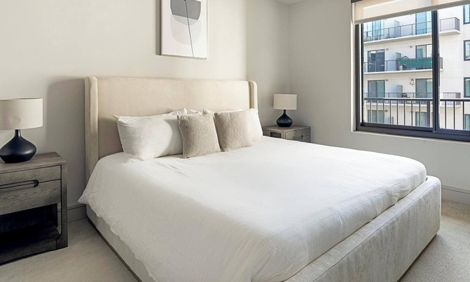 Houston Apartment | Landing | Modern 2BD, Tennis Court, Gym