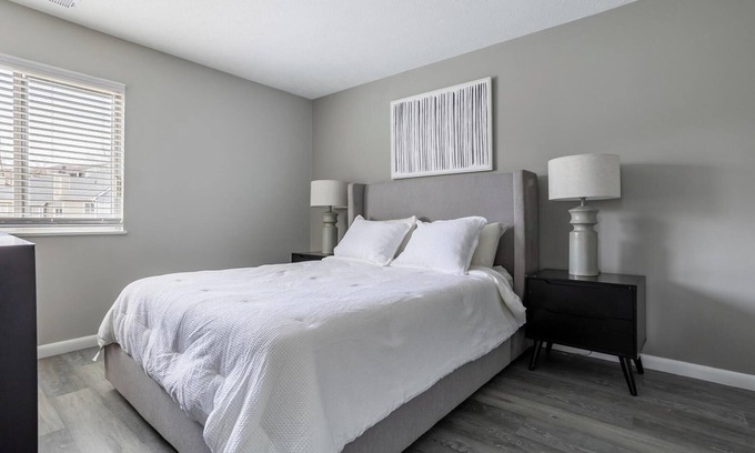 Indianapolis Apartment | Landing | Modern 2BD, Tennis Court, Gym