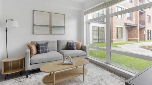 Richmond Apartment | Landing Modern Apartment with Amazing Amenities (ID1791X18)