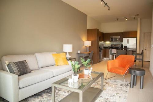 Channel District Apartment | Landing Modern Apartment with Amazing Amenities (ID3353)