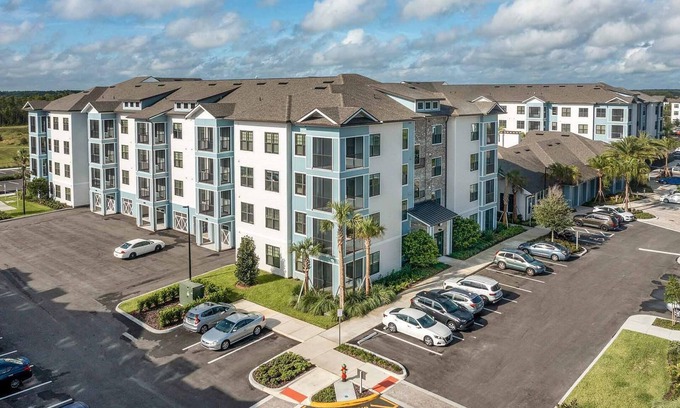 Florida Central Atlantic Coast Apartment | Landing | Spectacular 2BD, Pool, Gym