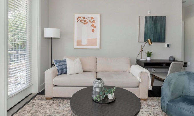 San Marco Apartment | Landing | Spectacular 2BD, Gym, Pool