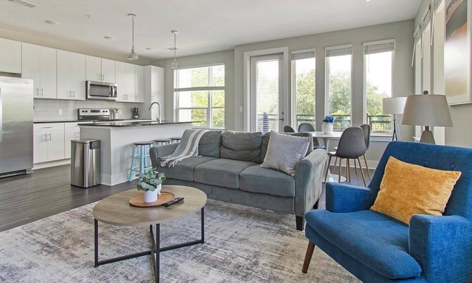 San Marco Apartment | Landing | Spectacular 2BD, Gym, Pool