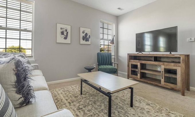 Canal Winchester Apartment | Landing | Spectacular 1BD, Clubhouse, Gym