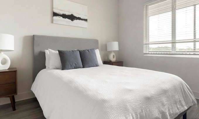 Palmetto Apartment | Landing | Spectacular 1BD, Gym, Clubhouse