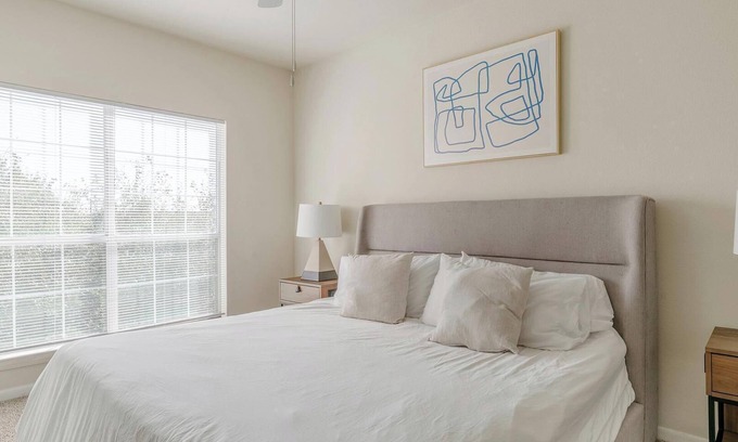 Southbelt/Ellington Apartment | Landing | Spectacular 1BD, Pool, Clubhouse