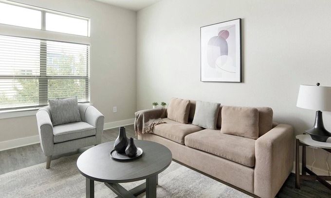 Nassau Bay Apartment | Landing | Spectacular 2BD, Gym, Clubhouse